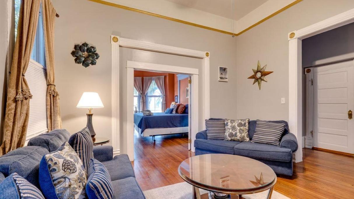Elegant 2 Bed Directly On Forsyth Park Apartman Savannah Kültér fotó