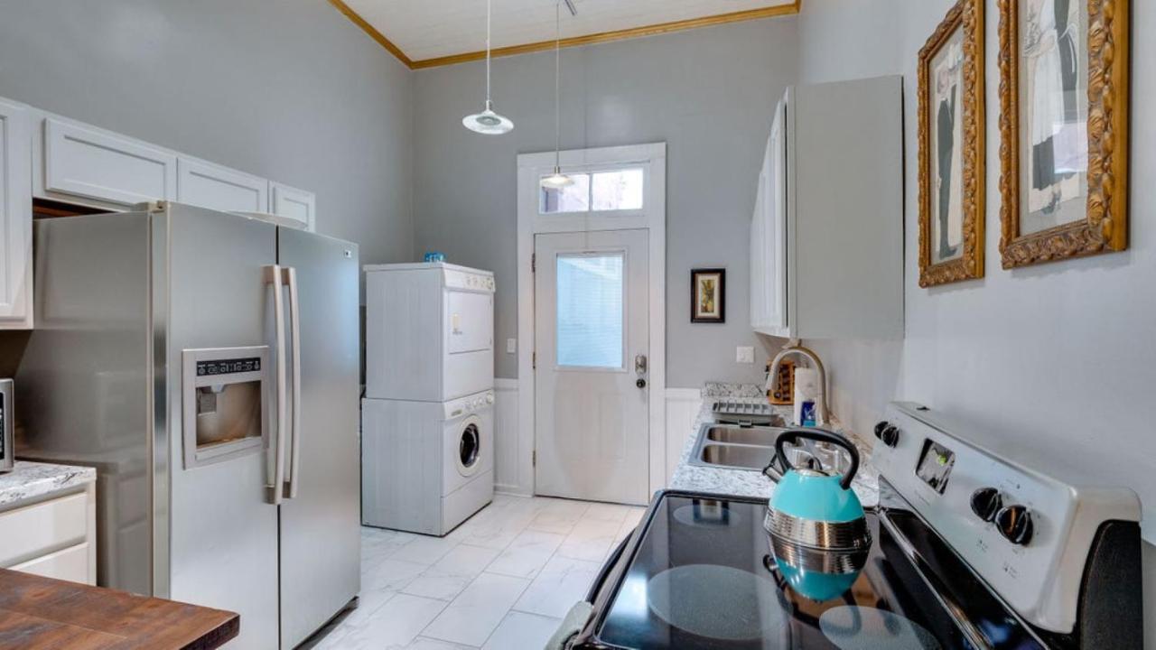 Elegant 2 Bed Directly On Forsyth Park Apartman Savannah Kültér fotó