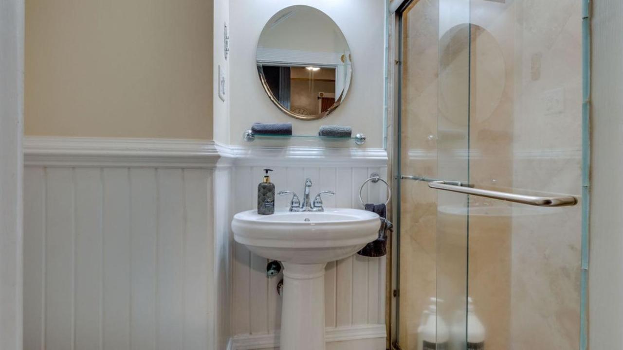 Elegant 2 Bed Directly On Forsyth Park Apartman Savannah Kültér fotó