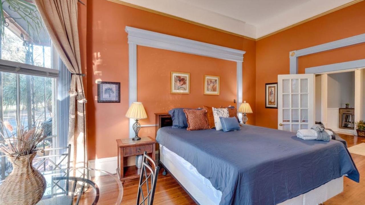 Elegant 2 Bed Directly On Forsyth Park Apartman Savannah Kültér fotó