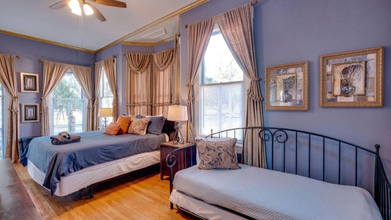 Elegant 2 Bed Directly On Forsyth Park Apartman Savannah Kültér fotó