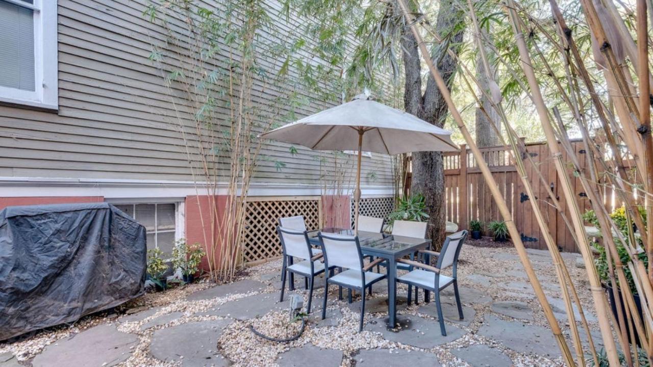 Elegant 2 Bed Directly On Forsyth Park Apartman Savannah Kültér fotó